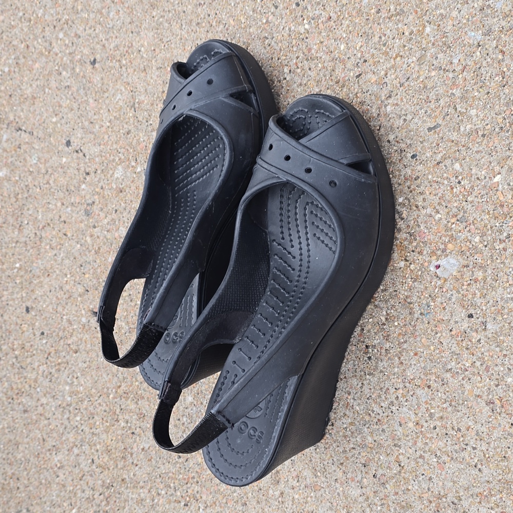 Crocs Farrah Black Wedge Platform Peep Toe Slingback Sandals Size 9